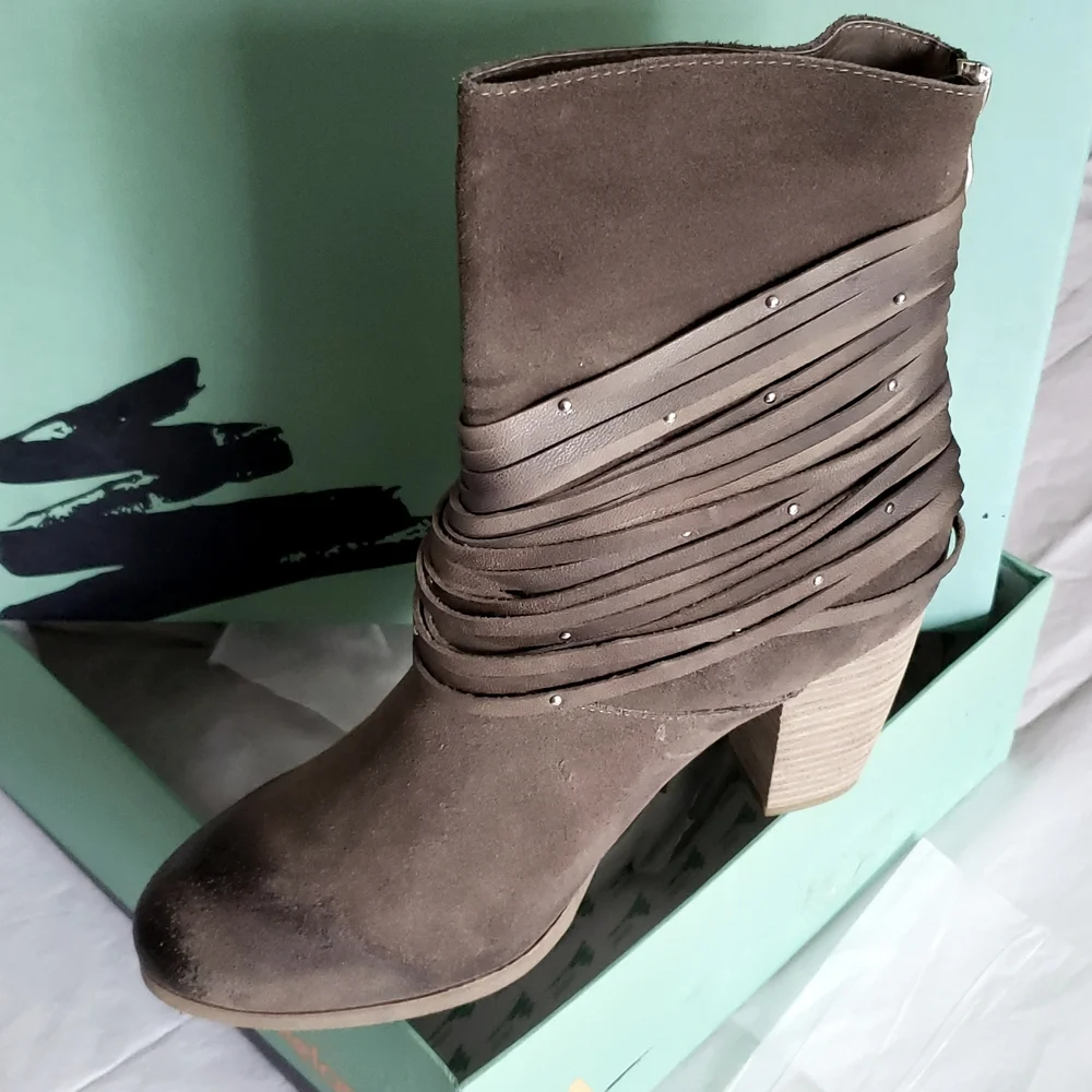 Antelope New BOOTS Suede Leather Stud Fringe Back Zip Ankle NWT Womens 9.5-10 - Picture 11 of 17